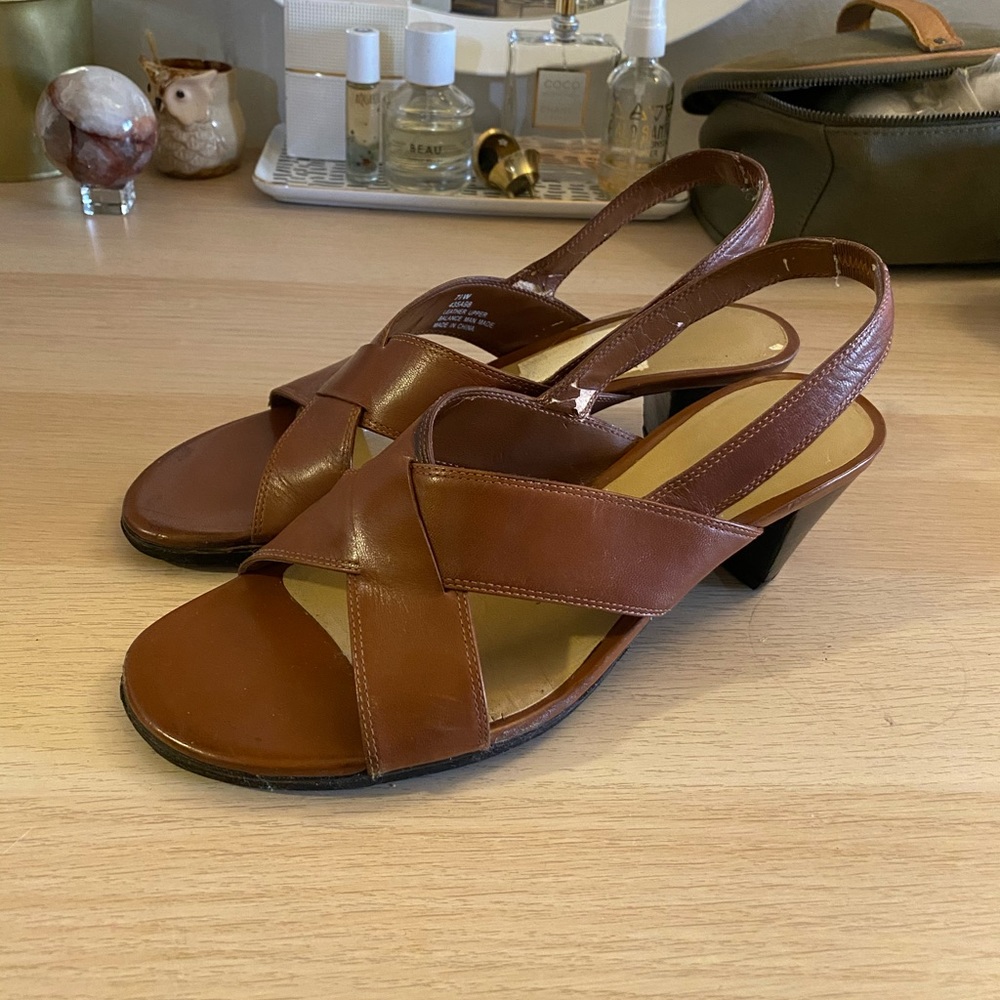 Naturalizer sling back heeled sandals size 8